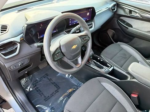Used 2024 Chevrolet TrailBlazer LS FWD image 24