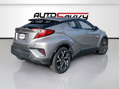 Used 2018 Toyota C-HR XLE image 7