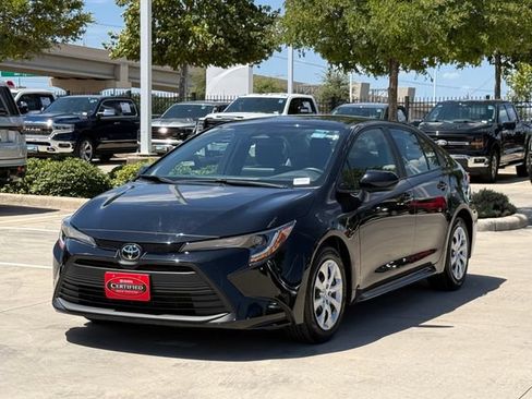 Used 2025 Toyota Corolla LE FWD image 8