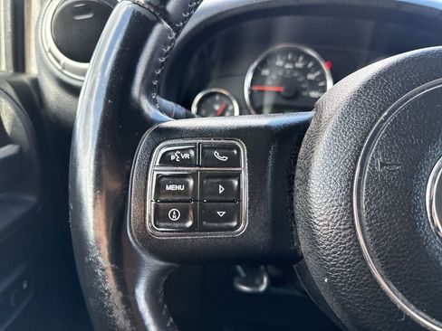 Used 2014 Jeep Wrangler Unlimited Sahara w/ Connectivity Group AWD/4WD image 18