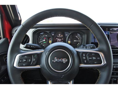 Used 2024 Jeep Wrangler Unlimited Sahara AWD/4WD image 16