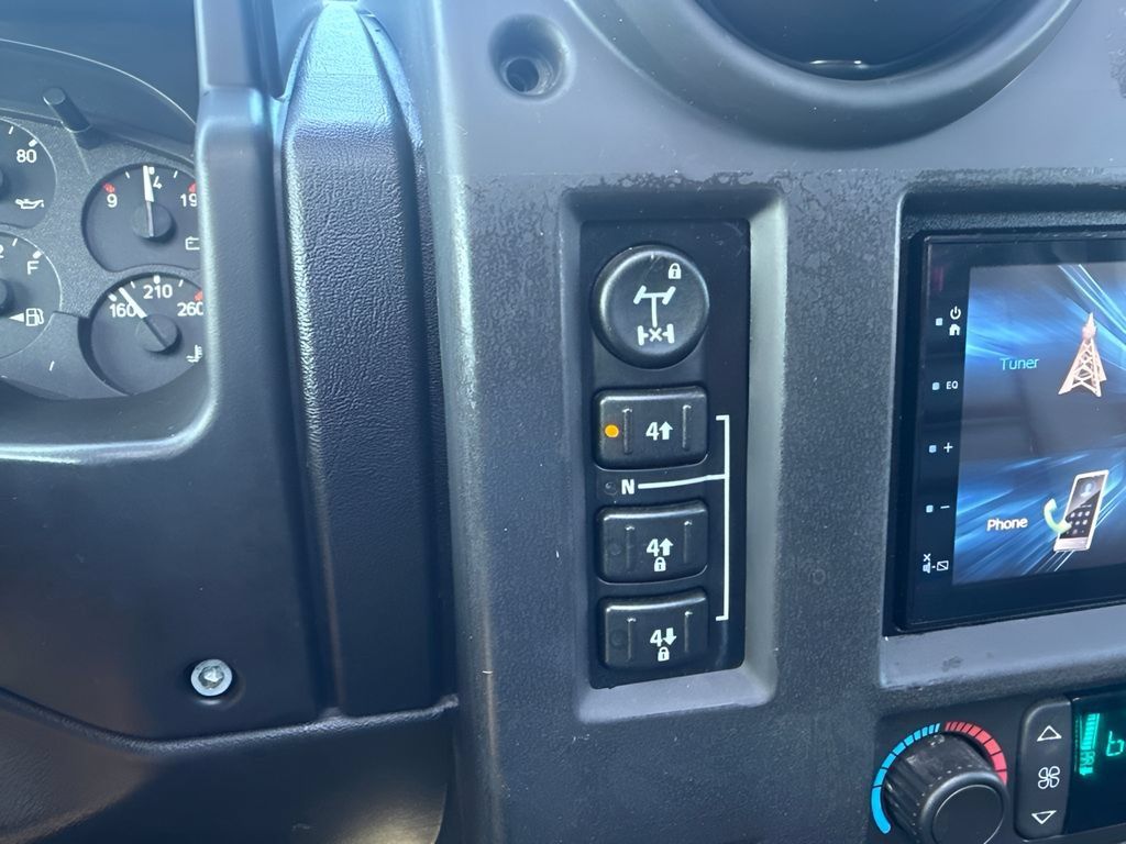 Used 2005 HUMMER H2 SUT w/ Preferred Equipment Group AWD/4WD image 20