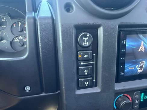 Used 2005 HUMMER H2 SUT w/ Preferred Equipment Group AWD/4WD image 20
