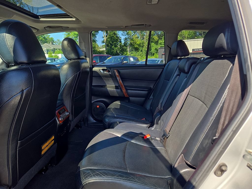 Used 2013 Toyota Highlander Limited AWD/4WD image 11