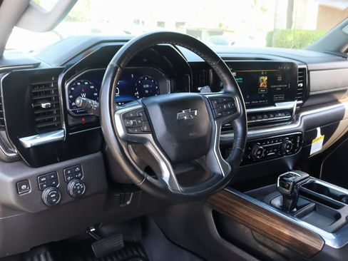 Used 2024 Chevrolet Silverado 1500 LT Trail Boss w/ LT Trail Boss Premium Package AWD/4WD image 19