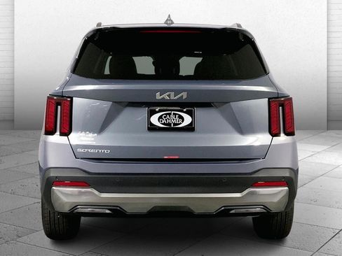 New 2025 Kia Sorento S FWD image 4
