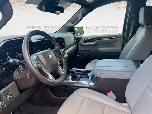 Used 2025 Chevrolet Silverado 1500 LTZ AWD/4WD image 9
