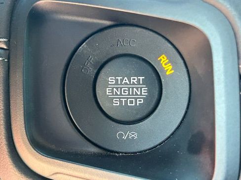 Used 2025 Jeep Wrangler Unlimited Rubicon AWD/4WD image 17