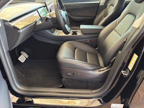 Used 2021 Tesla Model Y Performance image 15