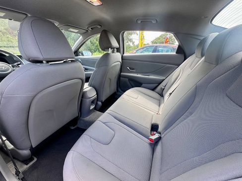 Used 2025 Hyundai Elantra SE FWD image 10