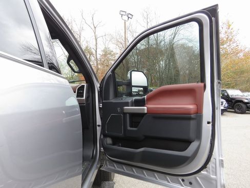 Used 2022 Ford F350 Platinum w/ FX4 Off-Road Package image 13