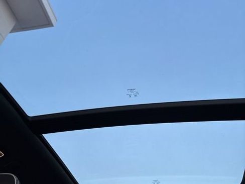 Used 2025 Volvo XC40 B5 Plus image 23