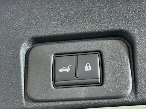Used 2025 Nissan Rogue SL FWD image 29