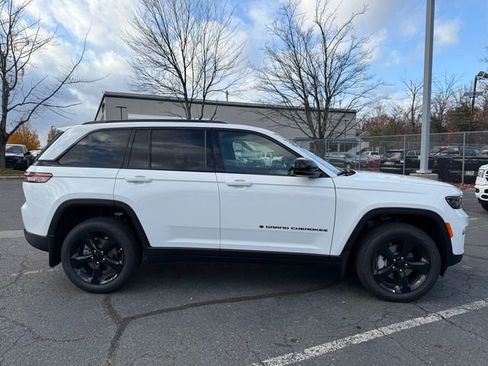 New 2025 Jeep Grand Cherokee Limited w/ Black Appearance Package image 8