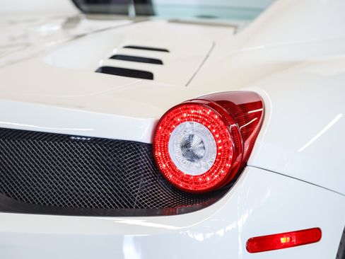 Used 2015 Ferrari 458 Spider RWD image 33