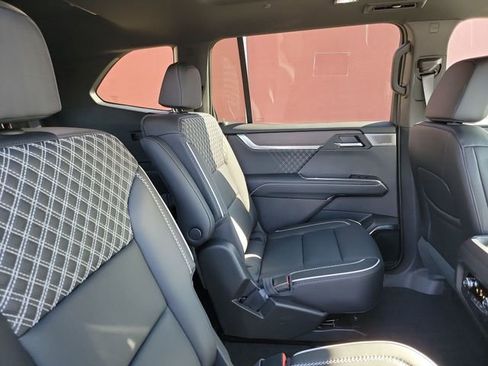 Used 2025 GMC Acadia Denali w/ Super Cruise Package image 25