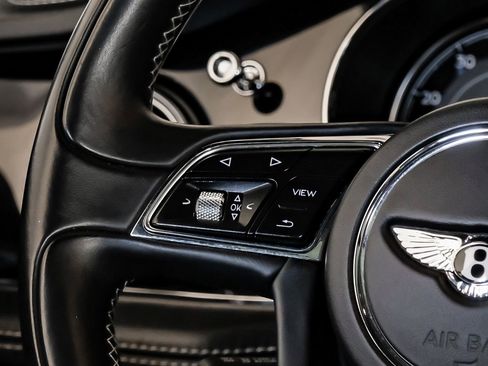 Used 2017 Bentley Bentayga image 15