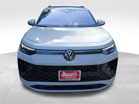 New 2026 Volkswagen Tiguan SEL R-Line AWD/4WD image 8