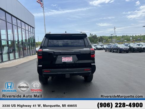 Used 2025 Toyota 4Runner SR5 AWD/4WD image 7