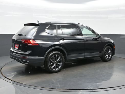 Used 2022 Volkswagen Tiguan SE AWD/4WD image 6