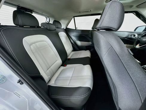 Used 2026 Hyundai Venue SEL FWD image 29