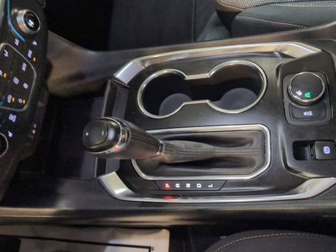 Used 2020 Chevrolet Traverse LT FWD image 15