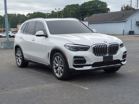 Used 2022 BMW X5 xDrive40i w/ Parking Assistance Package AWD/4WD image 1