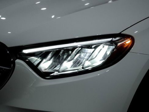 New 2026 Mercedes-Benz GLC 300 image 8