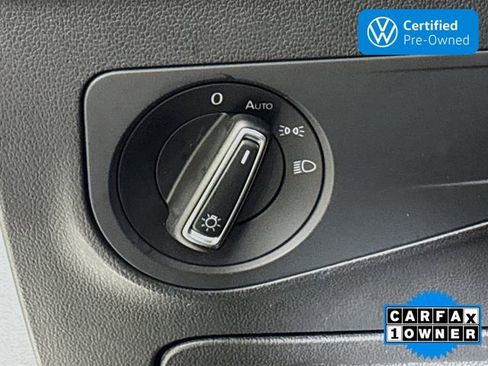 Used 2022 Volkswagen Tiguan SE image 10