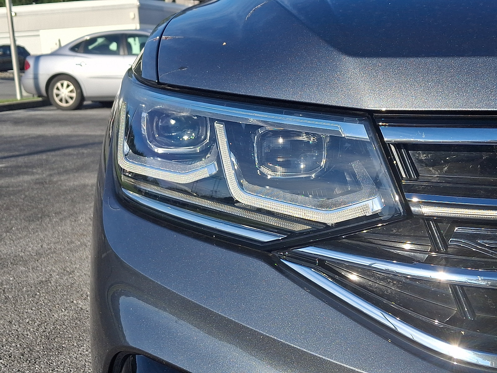 Used 2024 Volkswagen Tiguan SEL R-Line AWD/4WD image 10