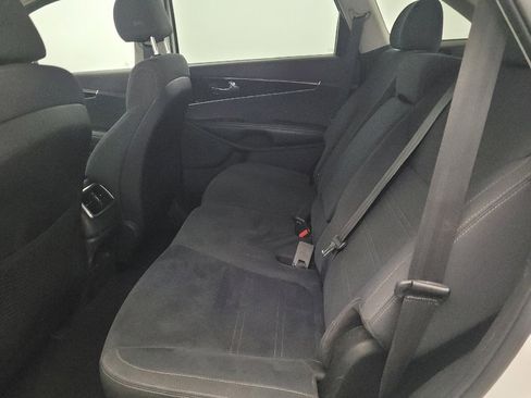 Used 2018 Kia Sorento LX image 18