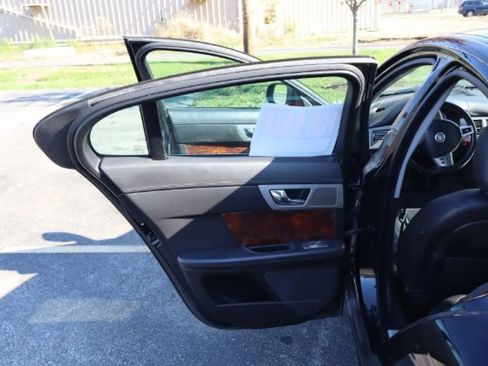 Used 2011 Jaguar XF Premium image 15