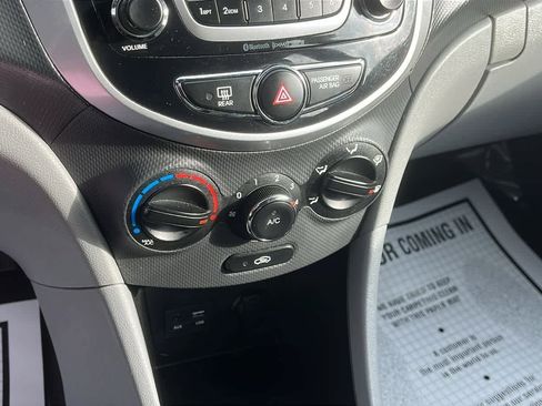 Used 2014 Hyundai Accent SE image 17