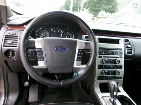 Used 2010 Ford Flex SEL FWD image 6
