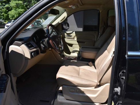 Used 2011 Cadillac Escalade Premium AWD/4WD image 10