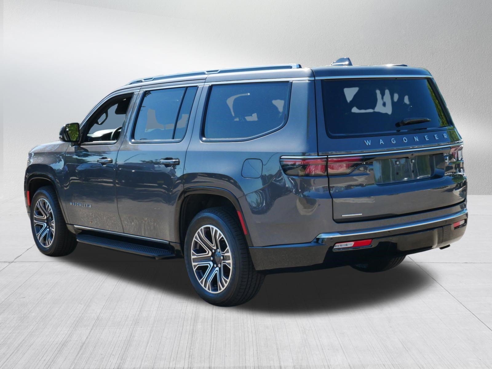Used 2023 Jeep Wagoneer 4WD w/ Premium Group I image 5
