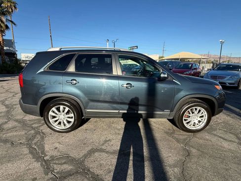 Used 2011 Kia Sorento LX w/ Convenience Pkg image 6