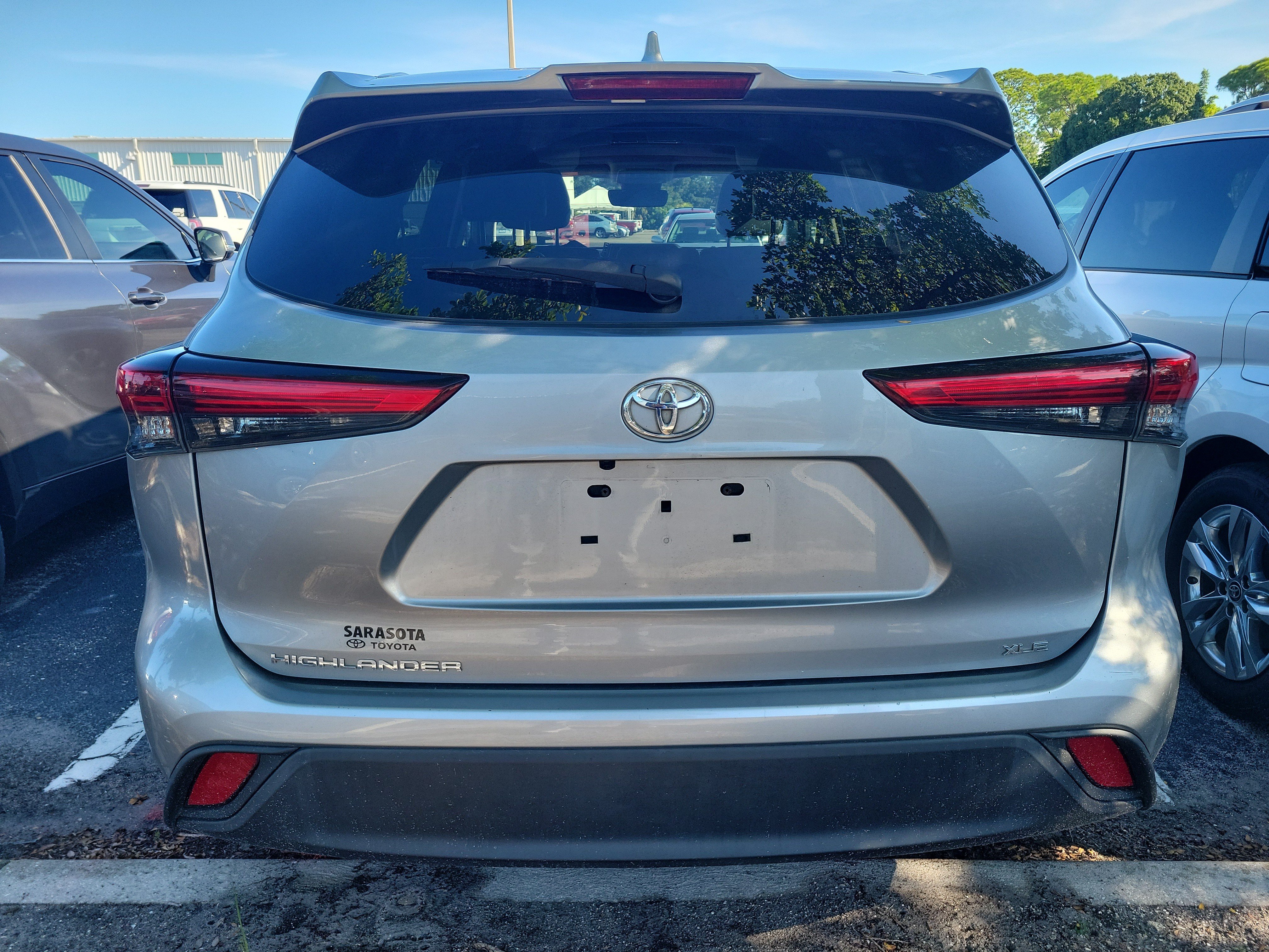 Used 2022 Toyota Highlander XLE FWD image 9