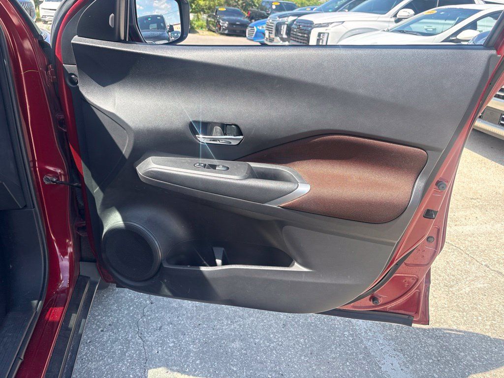 Used 2023 Nissan Kicks SR FWD image 19