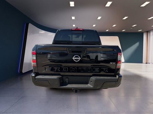 Used 2023 Nissan Frontier SV w/ SV Convenience Package image 4