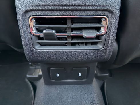 Used 2023 Lincoln Corsair Reserve image 12