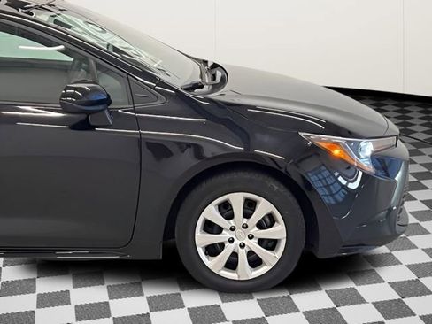 Used 2023 Toyota Corolla LE FWD image 5