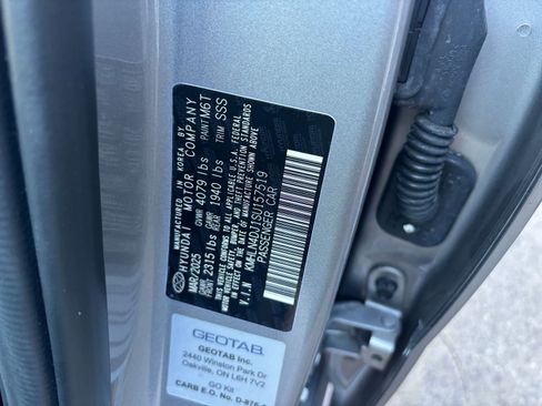 Used 2025 Hyundai Elantra Limited image 30