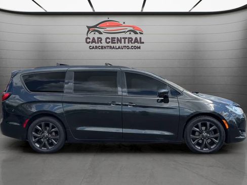 Used 2018 Chrysler Pacifica Touring-L Plus w/ Advanced Safetytec Group FWD image 6