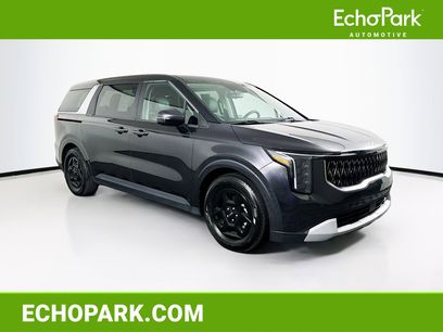 Used 2025 Kia Carnival