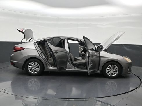 Used 2020 Hyundai Elantra SE FWD image 32