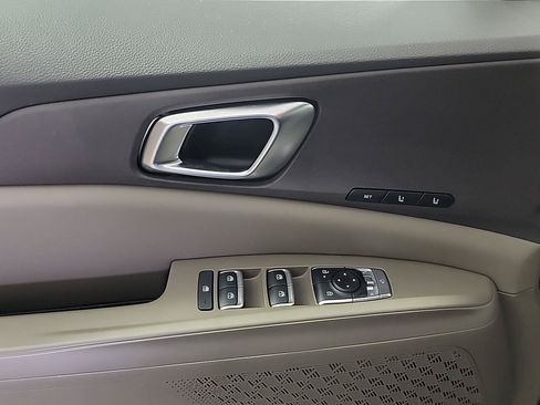 Used 2025 Kia Carnival SX FWD image 39