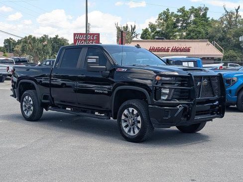 Used 2025 Chevrolet Silverado 2500 Custom w/ Custom Value Package AWD/4WD image 2