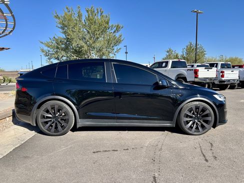 Used 2022 Tesla Model X Plaid image 2