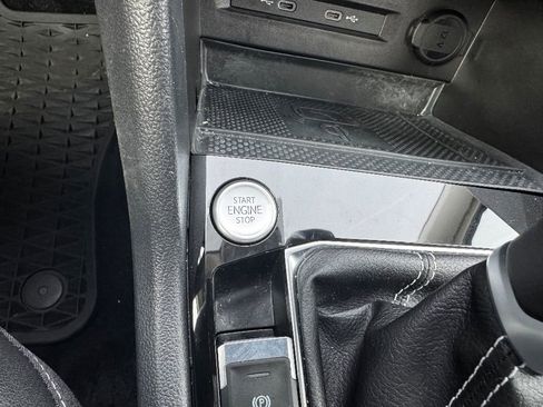 Used 2024 Volkswagen Taos SE image 27